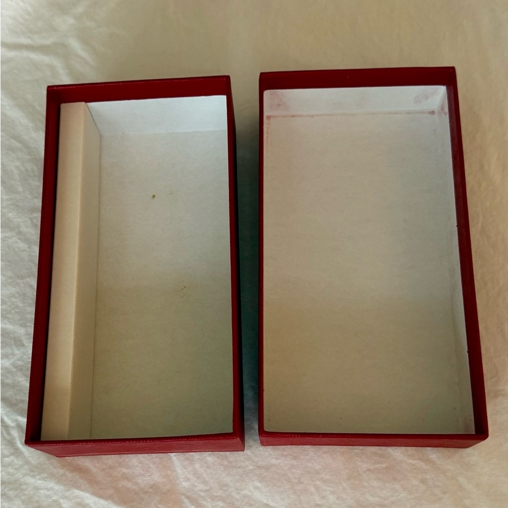 Cartier Red Box with Gold Accents - Picture 4 of 8